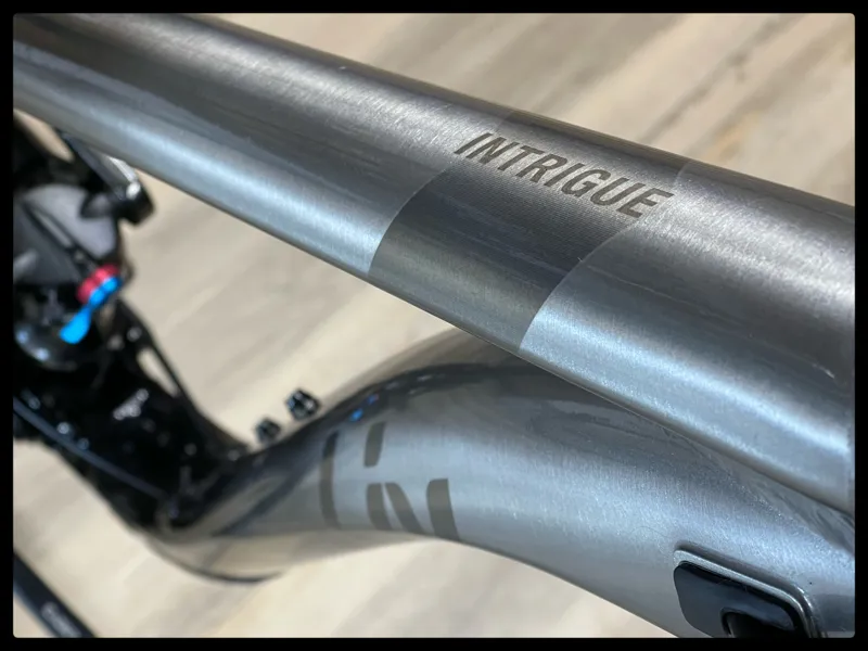 Liv Intrigue 29 1 Medium Smoke Metal 2022-4